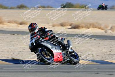 media/Jan-08-2022-SoCal Trackdays (Sat) [[1ec2777125]]/Turn 4 (1145am)/